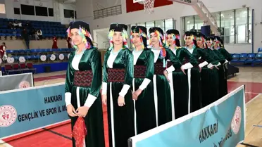 Halk Oyunları Yarışmasından Bir An