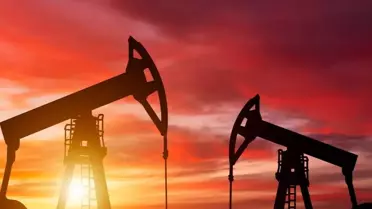 Kuveyt petrol sahasındaki bir boru hattı