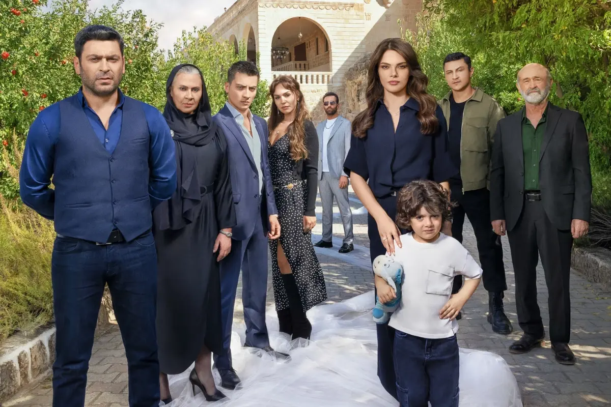 Dilin Döğer ve Atakan Özkaya Sette Aşkını Açıklıyor: 'Birlikteyiz'