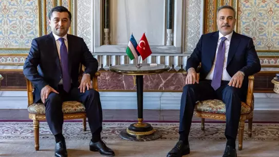 Toplantı sırasında konuşan Hakan Fidan