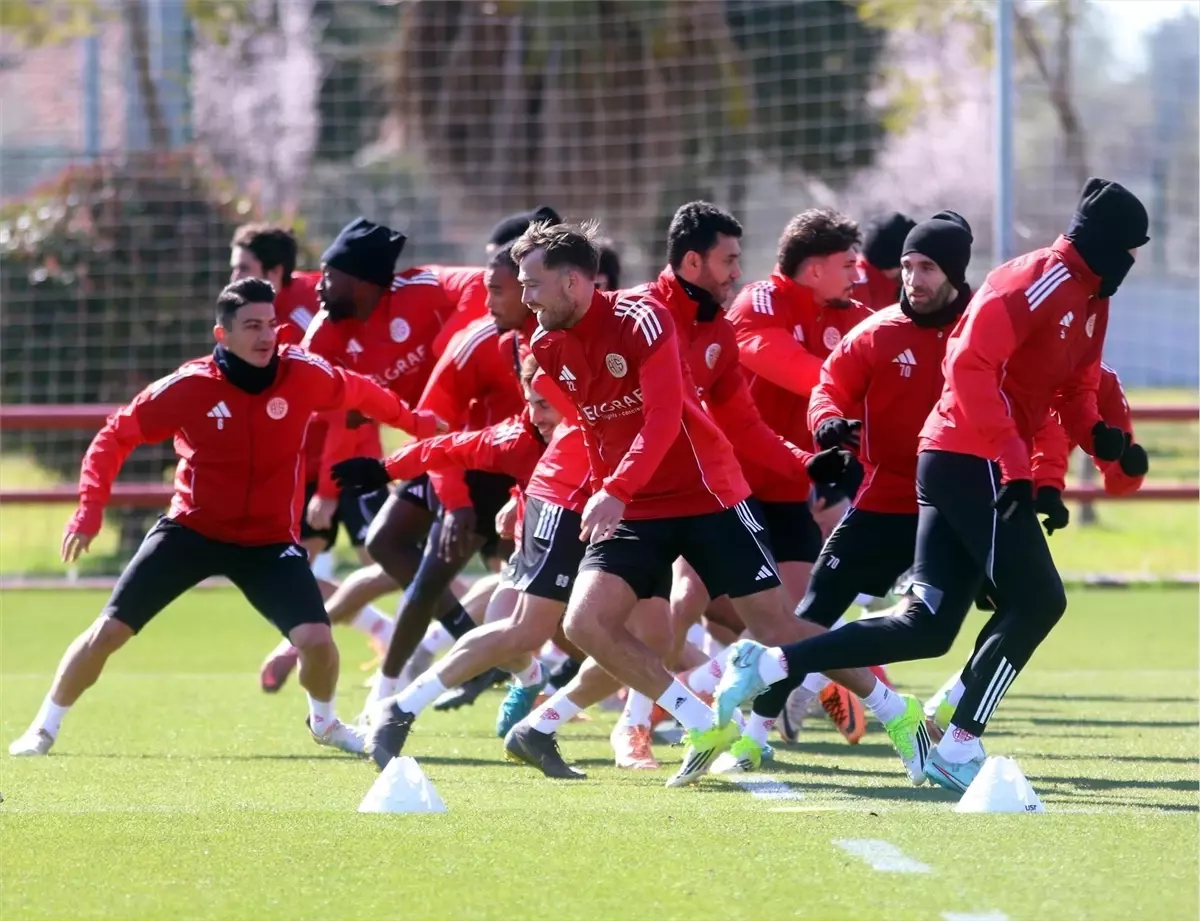 Antalyaspor, Rize Deplasmanına Tam Donanımlı Çıktı