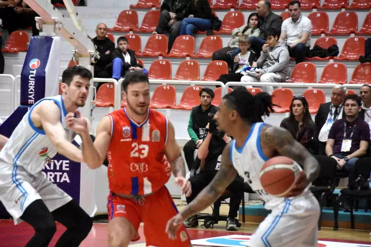 Aliağa Petkimspor, Onvo Büyükçekmece'yi 104-95 Yenerek Evinde Zafer Kazandı