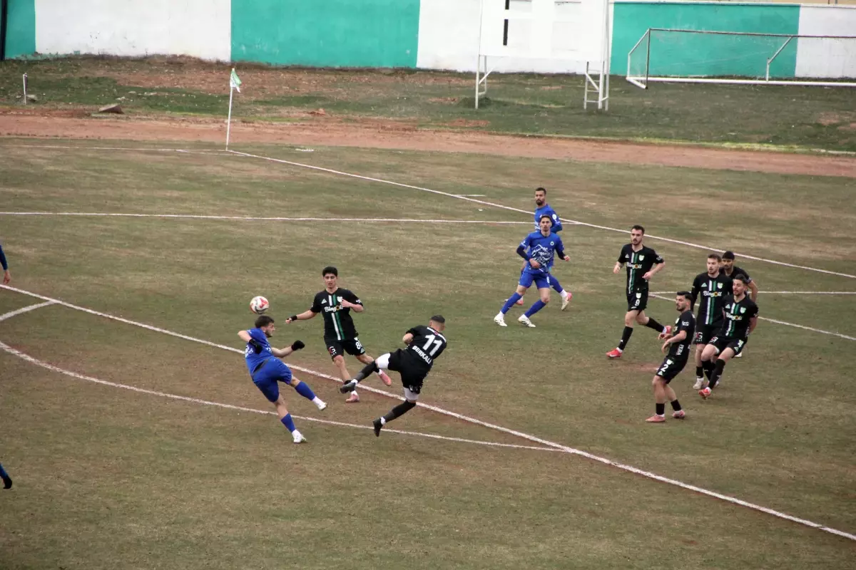 Bingölspor ve Erciyes 38 FSK 1-1 Berabere Kaldı: Liderlik Yarışı Devam Ediyor