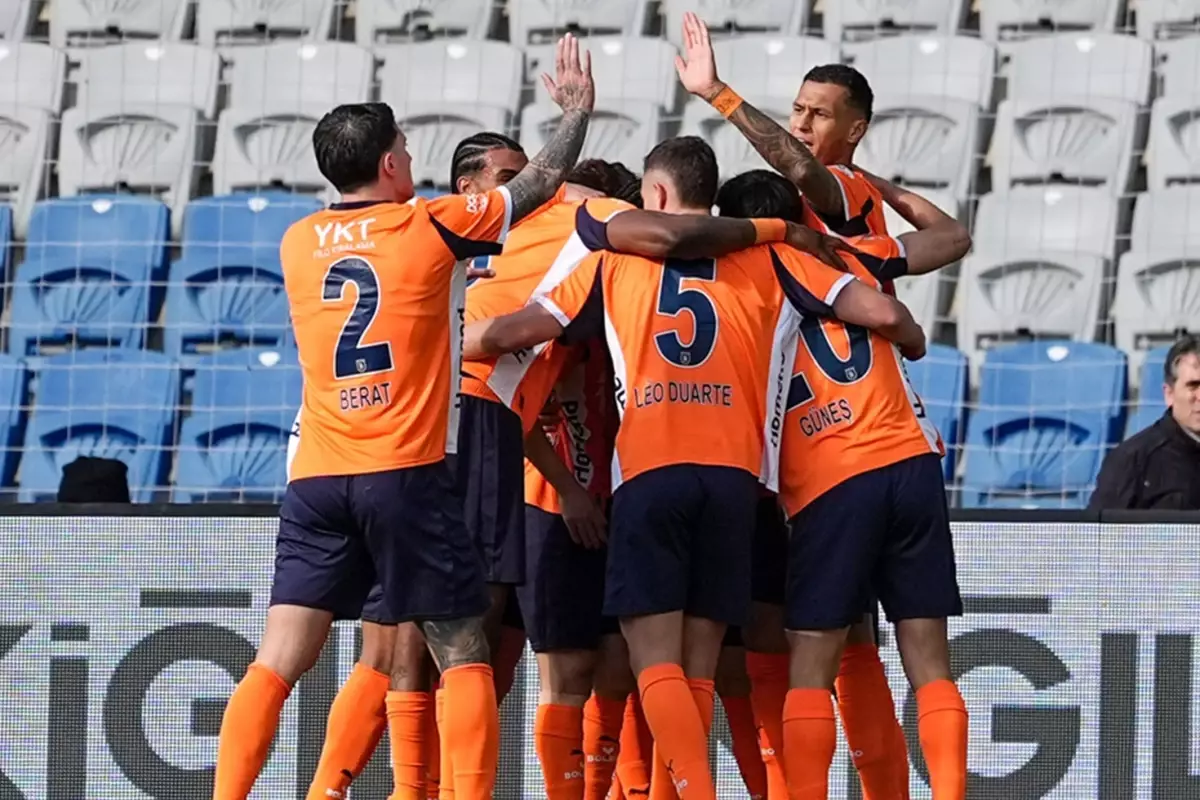 RAMS Başakşehir, Göztepe'yi 2-1 Yenerek 3. Galibiyetini Aldı