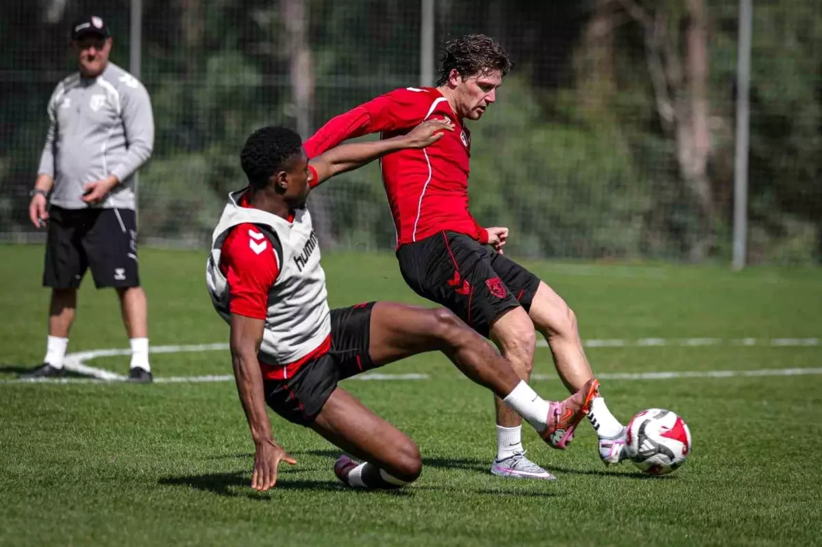 Samsunspor, Fenerbahçe Karşısında Puan Mücadelesi Veriyor