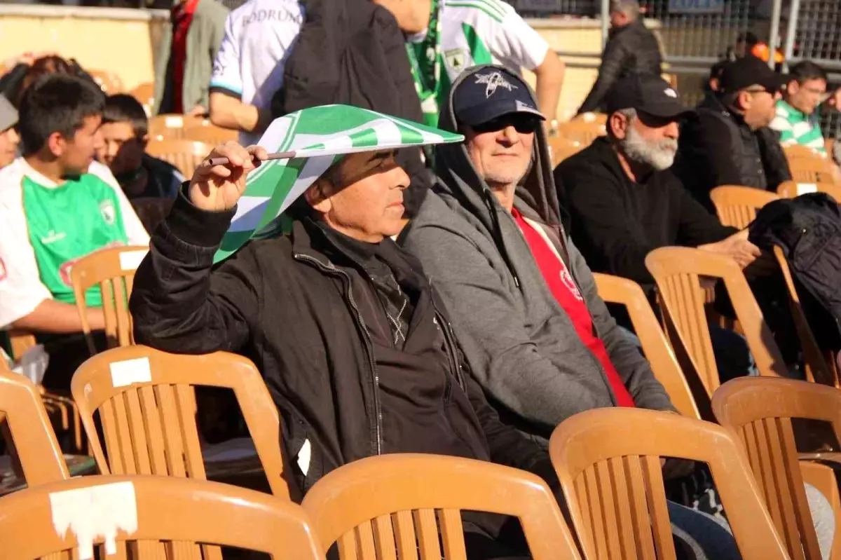 Muğlaspor Taraftarları Seyircisiz Maçı Dev Ekrandan İzledi