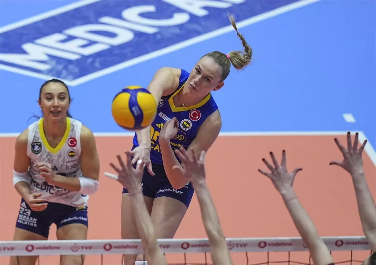 Fenerbahçe, Göztepe'yi 3-2'lik Skorla Deplasmanda Yenerek 3 Puan Kazandı