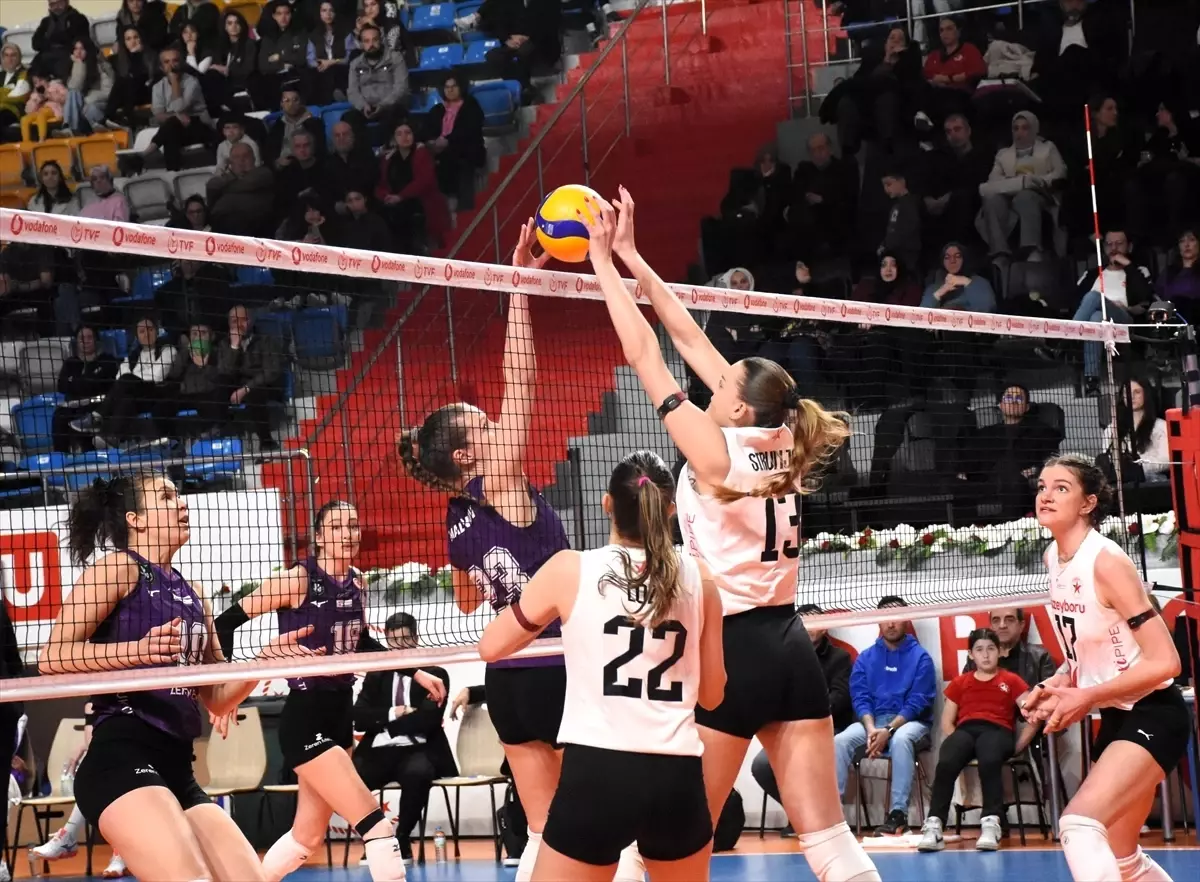 Zeren Spor, Kuzeyboru'nu Zorlu Maçta 3-1 Yenerek Liderliğini Pekiştirdi