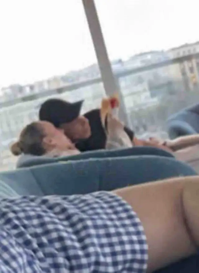 Çiftin gece kulübündeki pozları