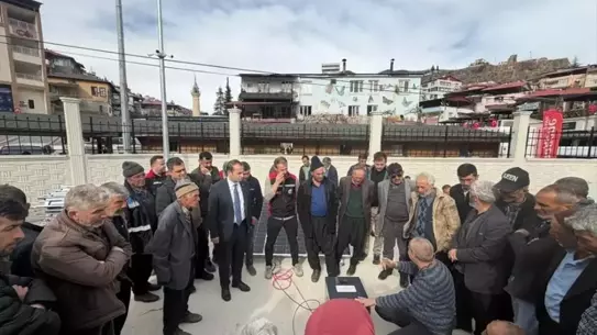 Güneş panelleriyle donatılmış hayvan barınağı