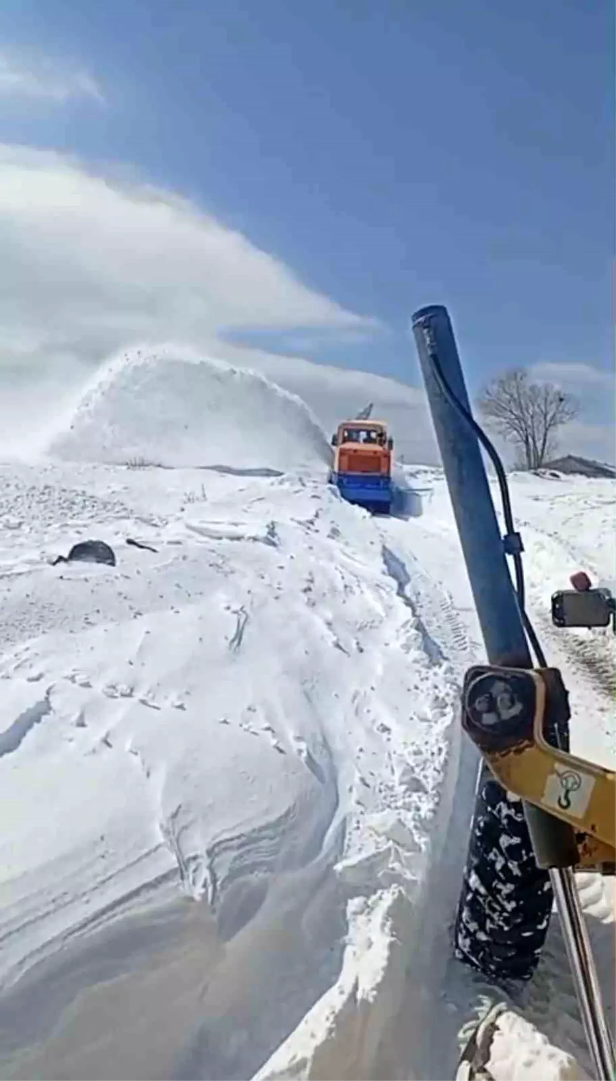 Bingöl’de Karla Mücadele Hızı Artıyor: Yol Açma Çalışmaları Sürüyor