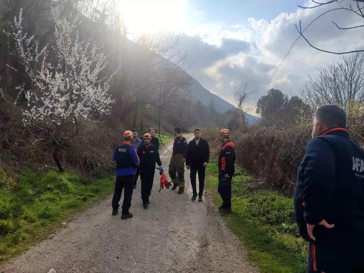 Bursa Yıldırım’da Dağlık Alanda Yaralı Yürüyüşçüye Hızlı Müdahale