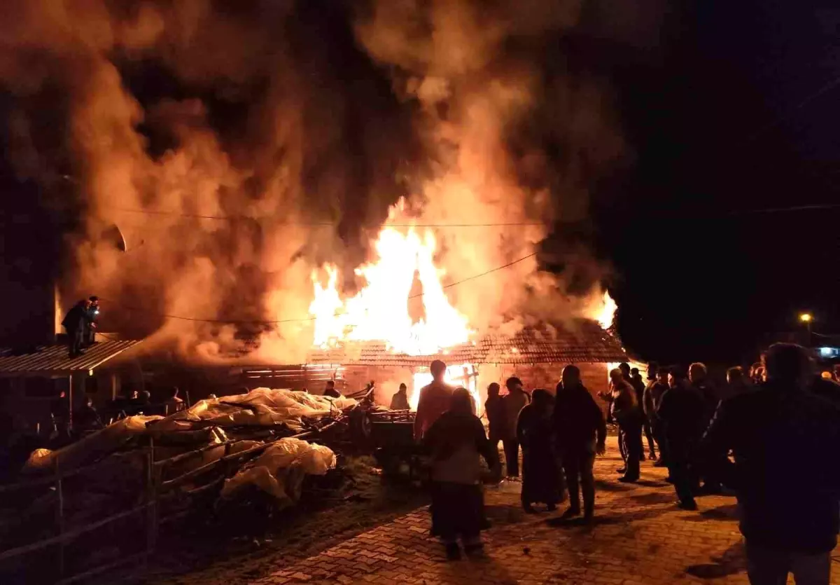 Kütahya Hisarcık'ta Samanlık Yangını Hızlı Müdahale ile Kontrol Altına Alındı