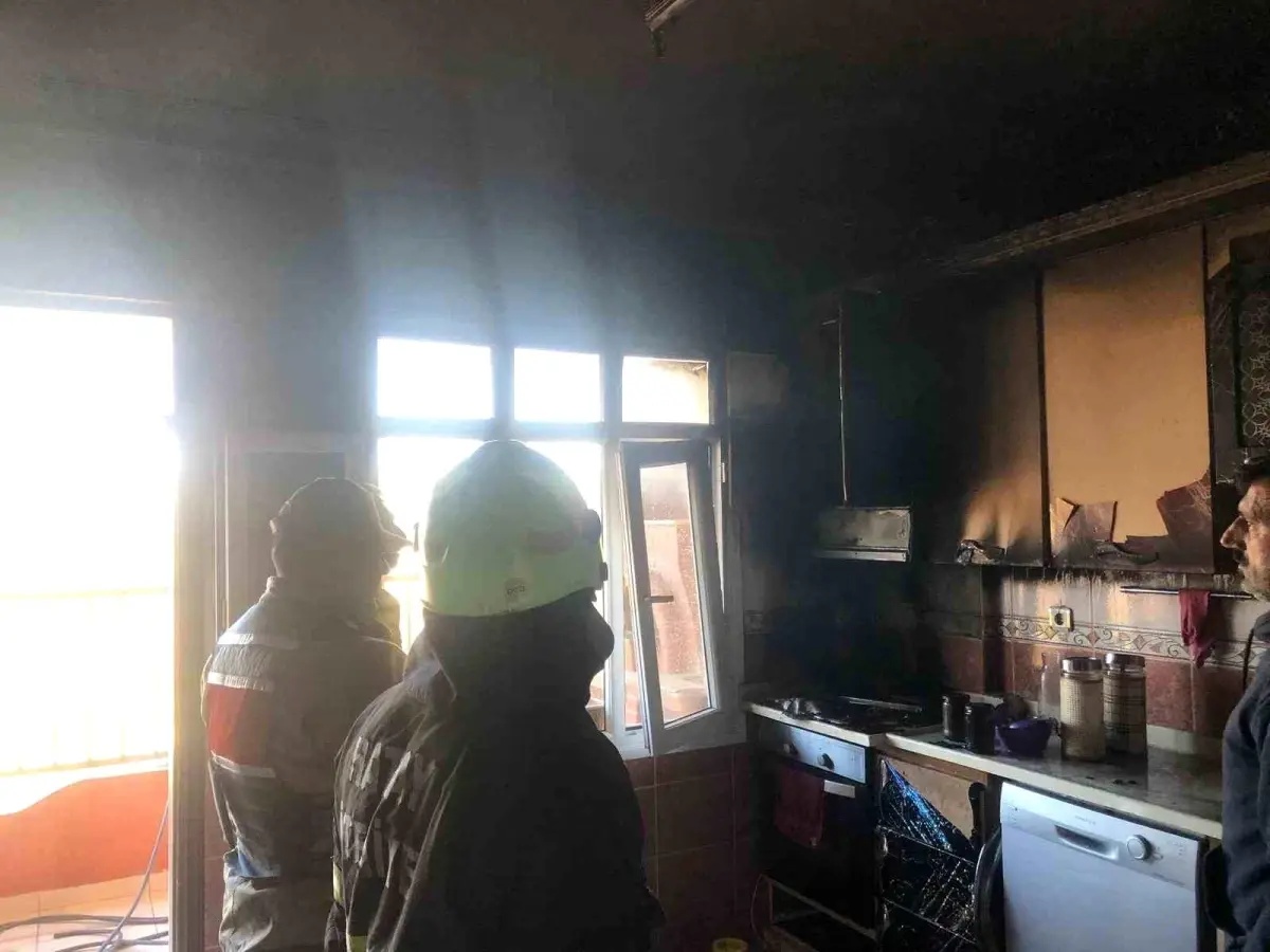 Samandağ’da Mutfakta Çıkan Yangın Hızlıca Kontrol Altına Alındı