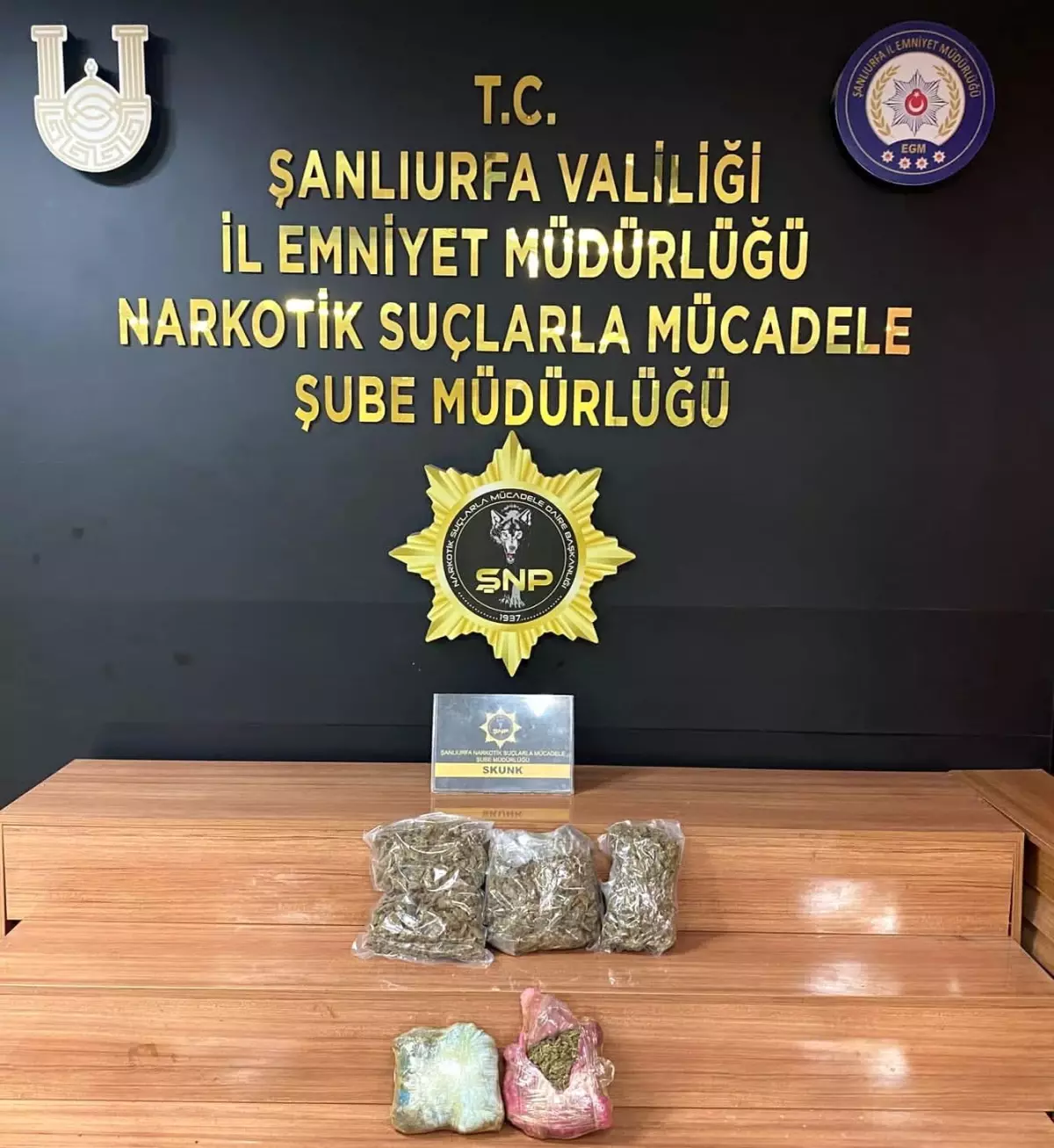 Şanlıurfa’da 2,7 kg Skunk Ele Geçirildi: Polis İki Şüpheliyi Gözaltına Aldı