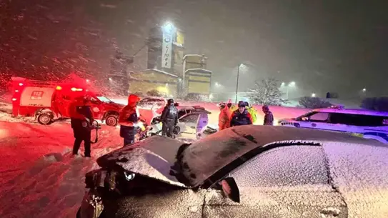 Kazada yaralanan iki çocuk