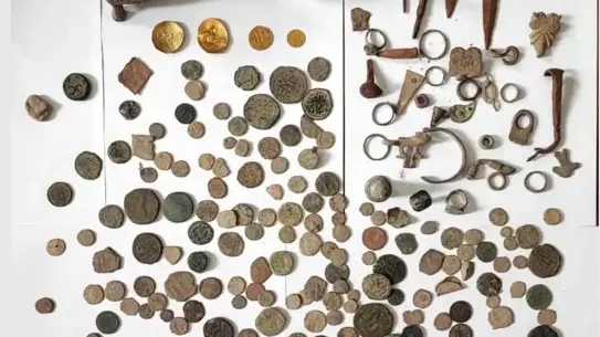 Operasyonda ele geçirilen sikke ve objeler