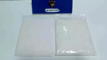 Operasyon sonrası ele geçirilen metamfetamin paketleri