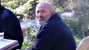 Ev içi görüntüsü, hareketsiz yatan kişi