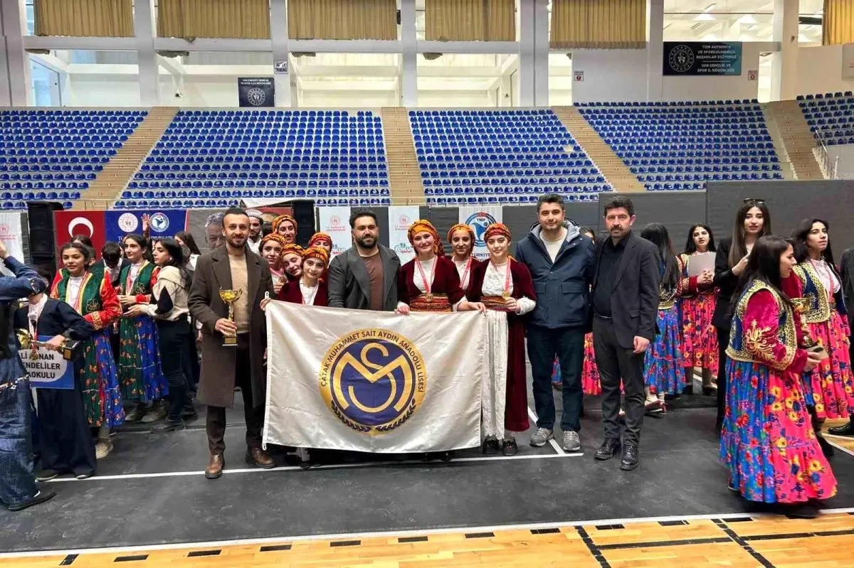 Van'ın Çatak İlçesindeki Öğrenciler Halk Oyunları Yarışmasında Büyük Başarı Elde Etti