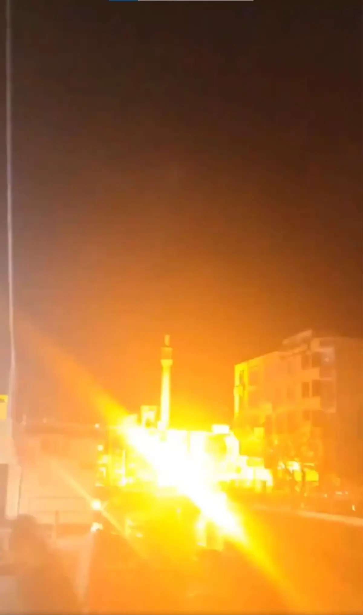 Tahran’da Yakıt Altyapısına Saldırı Sonrası Şehirde Panik ve Zincirleme Patlamalar