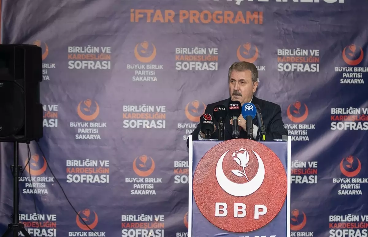 Destici, İslam Dünyasının Savunma ve Ekonomi İşbirliğine Çağırıyor