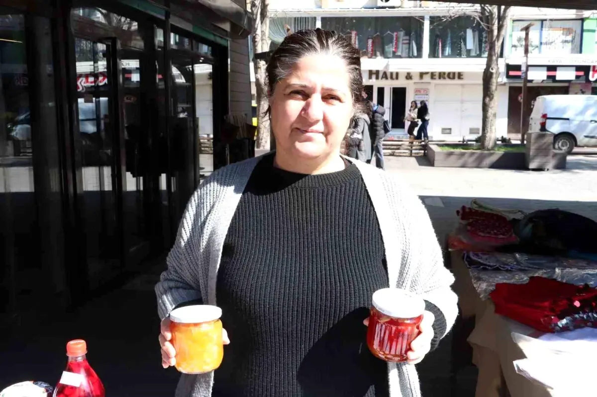 Depremden Direnen Gül Ay, Kavanozlarda Yeni Bir Gelecek İnşa Ediyor