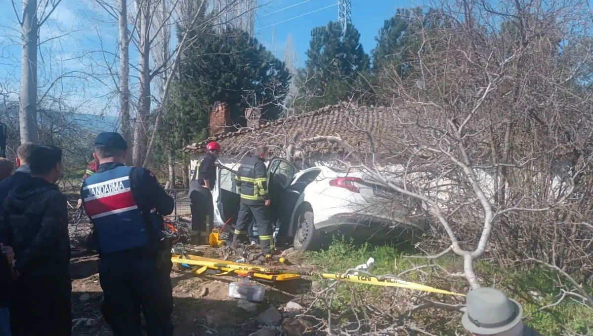 Aydın'ın Bozdoğan İlçesinde Ağır Trafik Kazası: 2 Ölü, 1 Ağır Yaralı