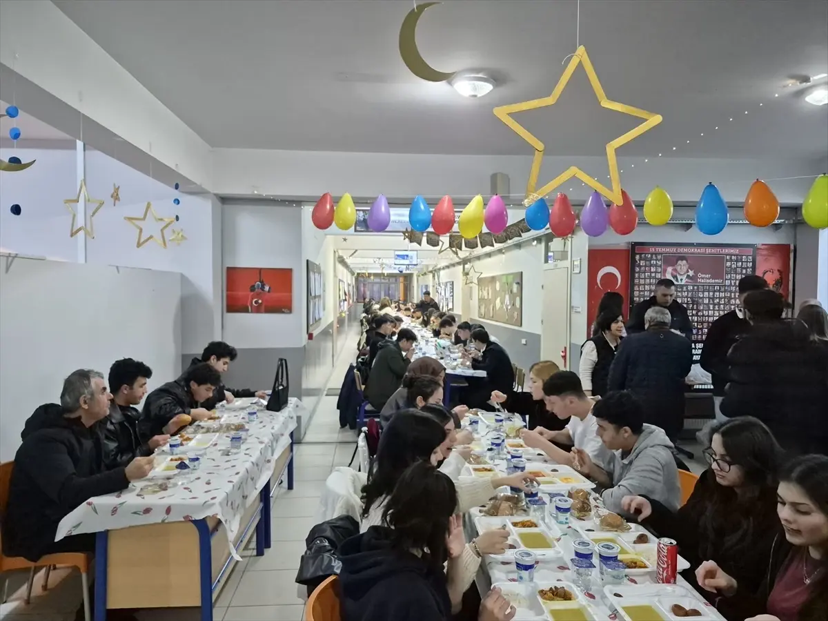 Kestel Lisesi Öğrencileri ve Öğretmenleri Ramazan Sofrasında Buluştu