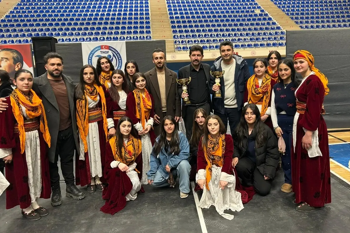 Van Şampiyonasında Çatak Halk Oyunları Ekibi İl Şampiyonu Oldu