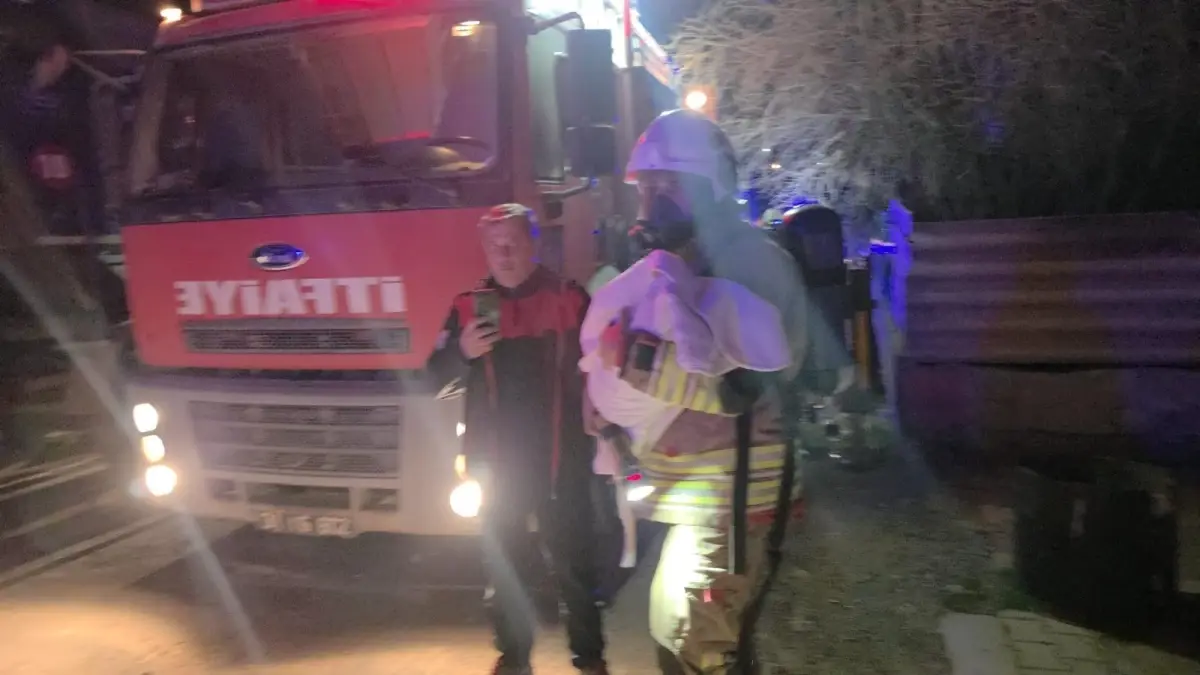 Antakya’da 5 Katlı Bina Yangını: 30 Kişi Güvende, 3 Yaralıya Müdahale