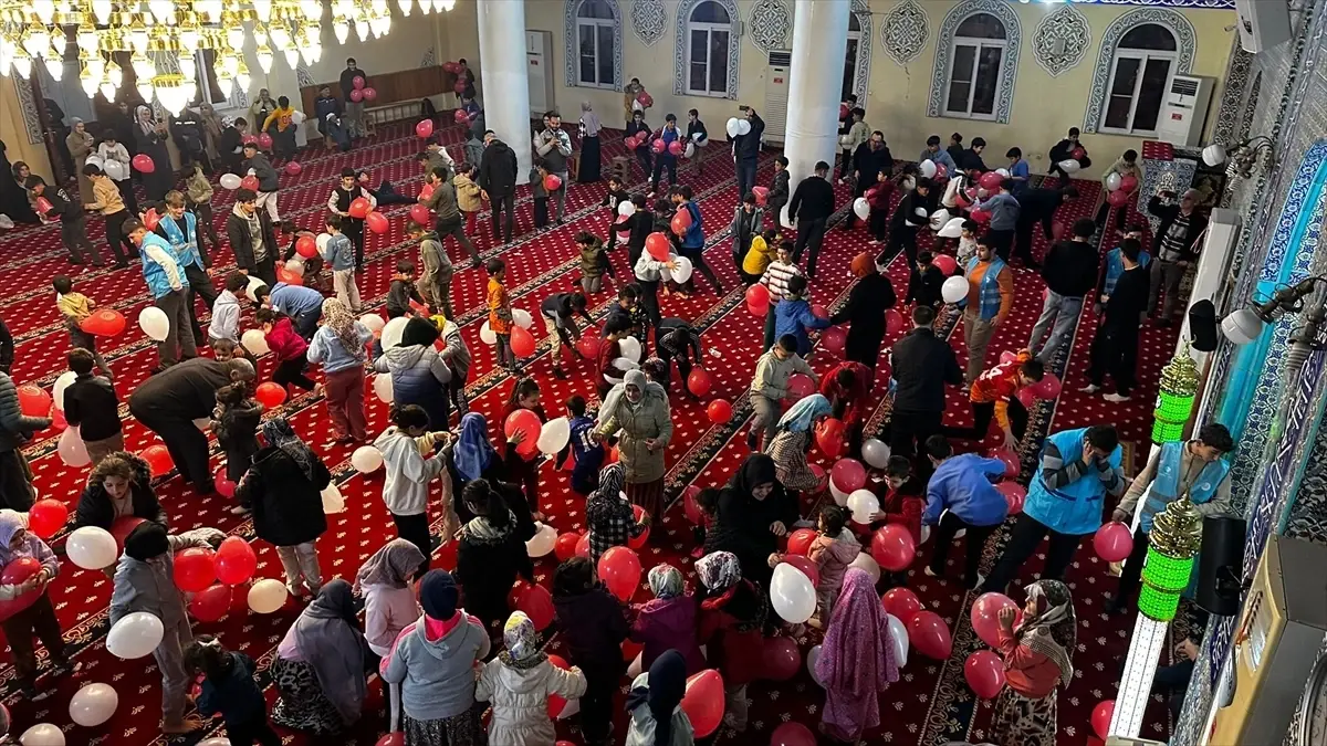 Dörtyol’da Teravih Sonrası Çocuklar İçin Renkli Etkinlikler Başladı