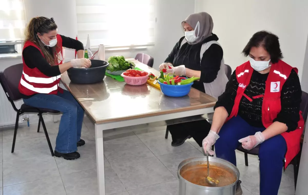 Kars’ta Kadın Gönüllüler, 70 Aileye İftar Sofrası Kurdu