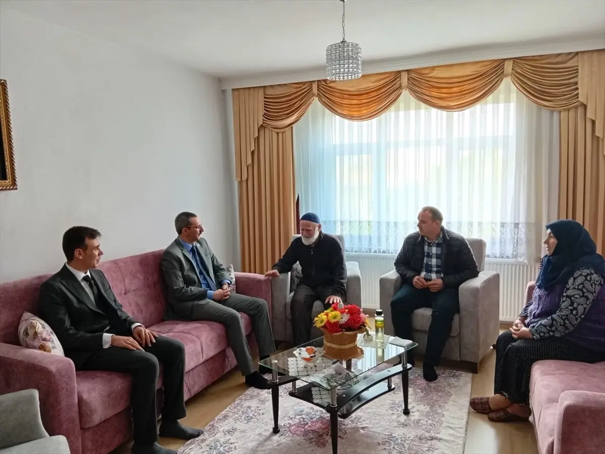Pınarhisar Kaymakamı Enver Özderin'den Ramazan’da Aile Ziyaretleri