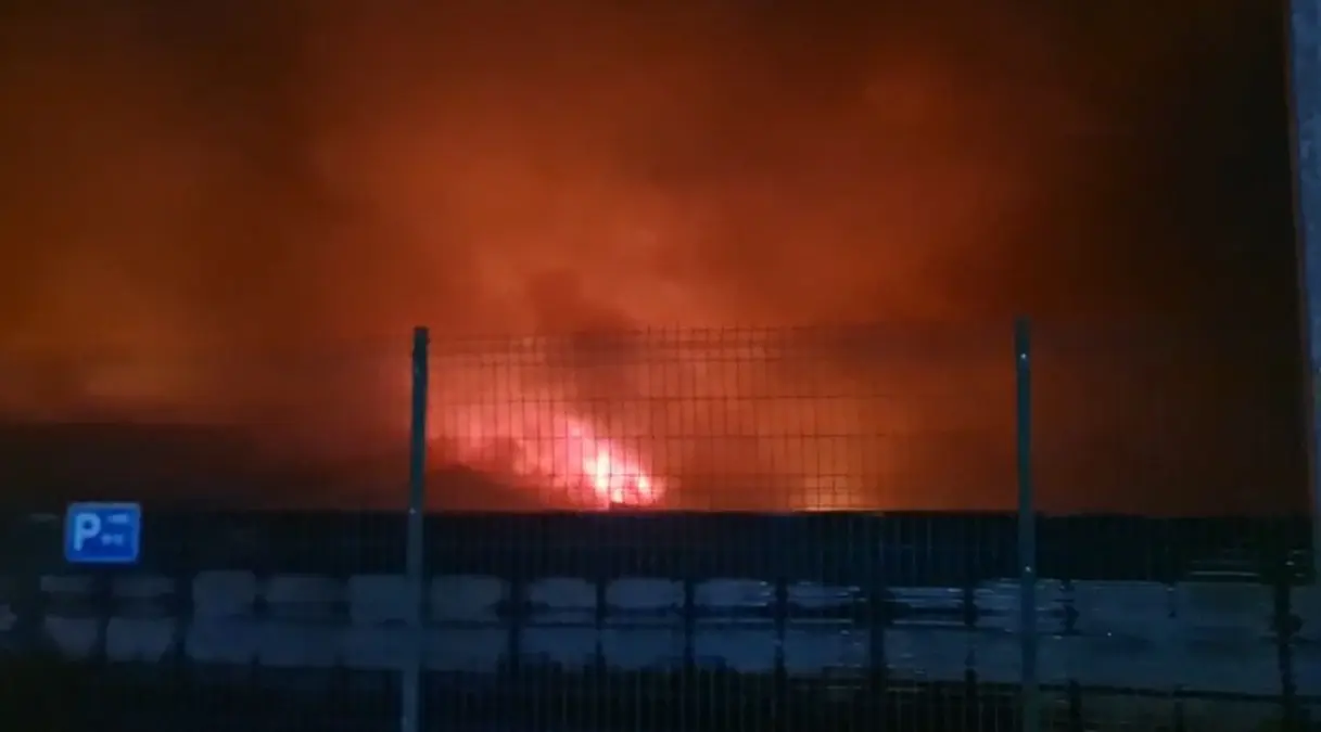 Kadirli'de Tavuk Kesimhane Yangını: İtfaiye Mücadele Ediyor