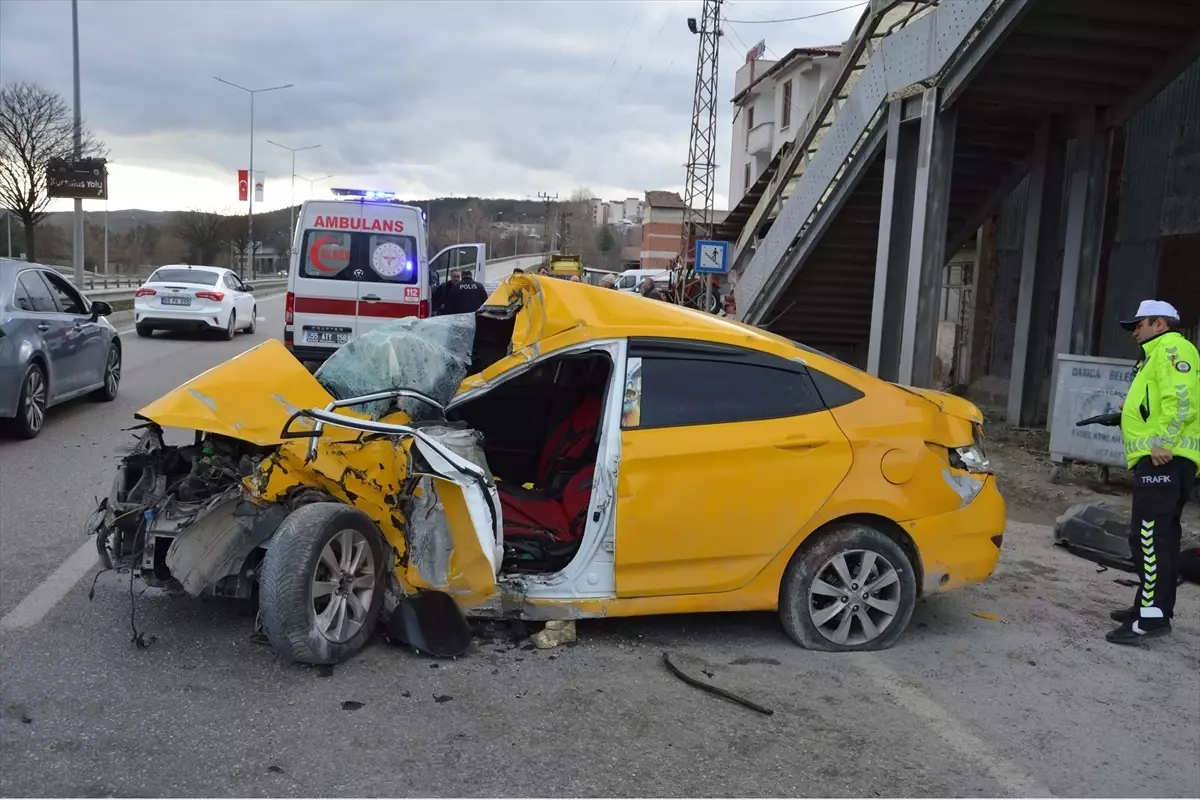 Havza’da Şiddetli Trafik Kazası: Sürücü Hayati Tehlikede