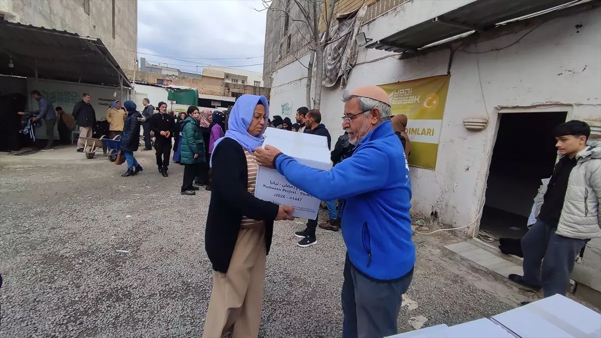 BAE ve Deniz Feneri, Viranşehir'de 150 Aileye Gıda Kolisi Dağıttı