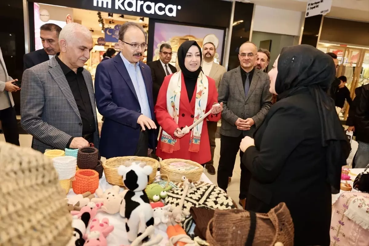 Siirt'te Kadınların El İşi Ürünleriyle Dünya Kadınlar Günü Coşkusu