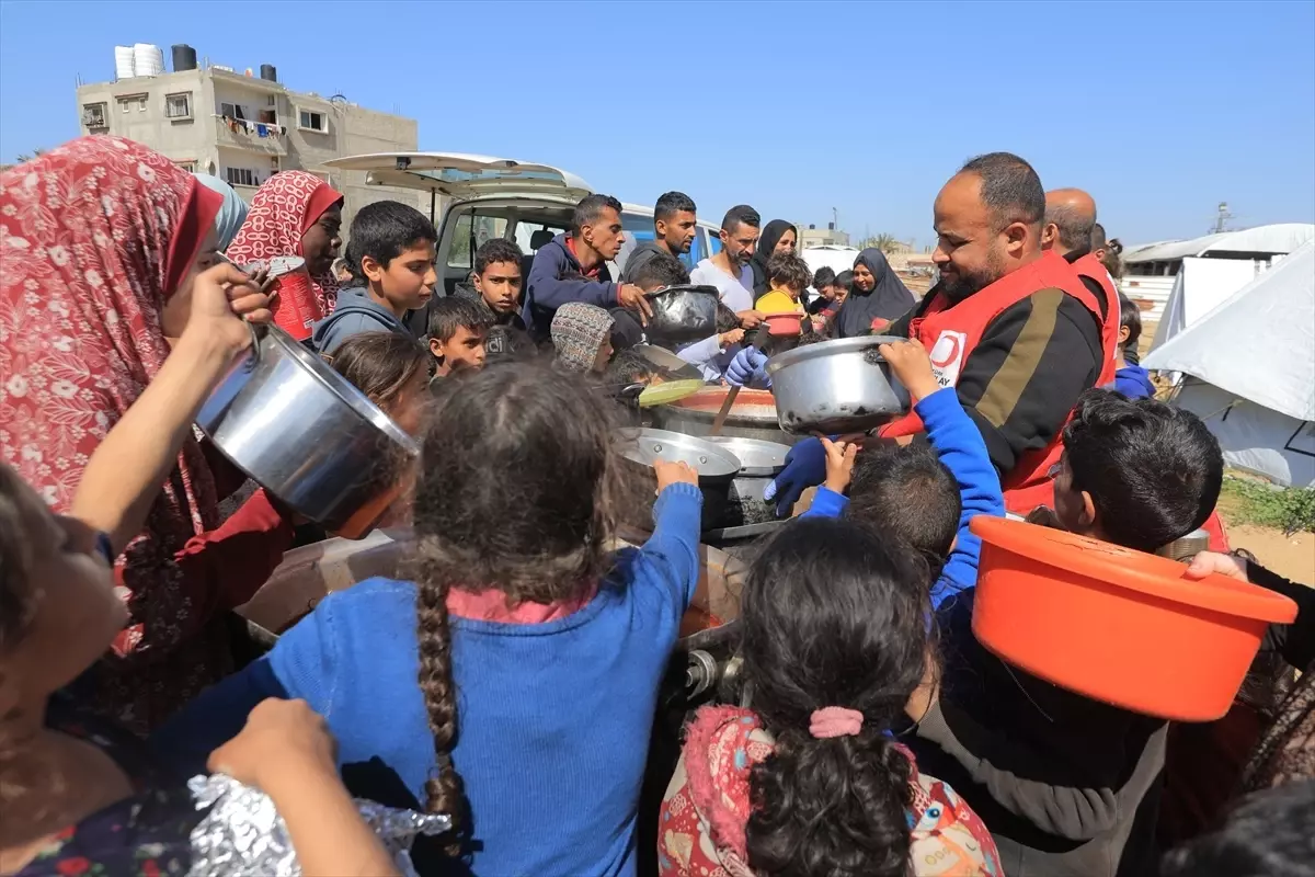 Türk Kızılayı, Ramazan’da Gazze ve Suriye’ye Sıcak Yemek Destekleri Sağlıyor