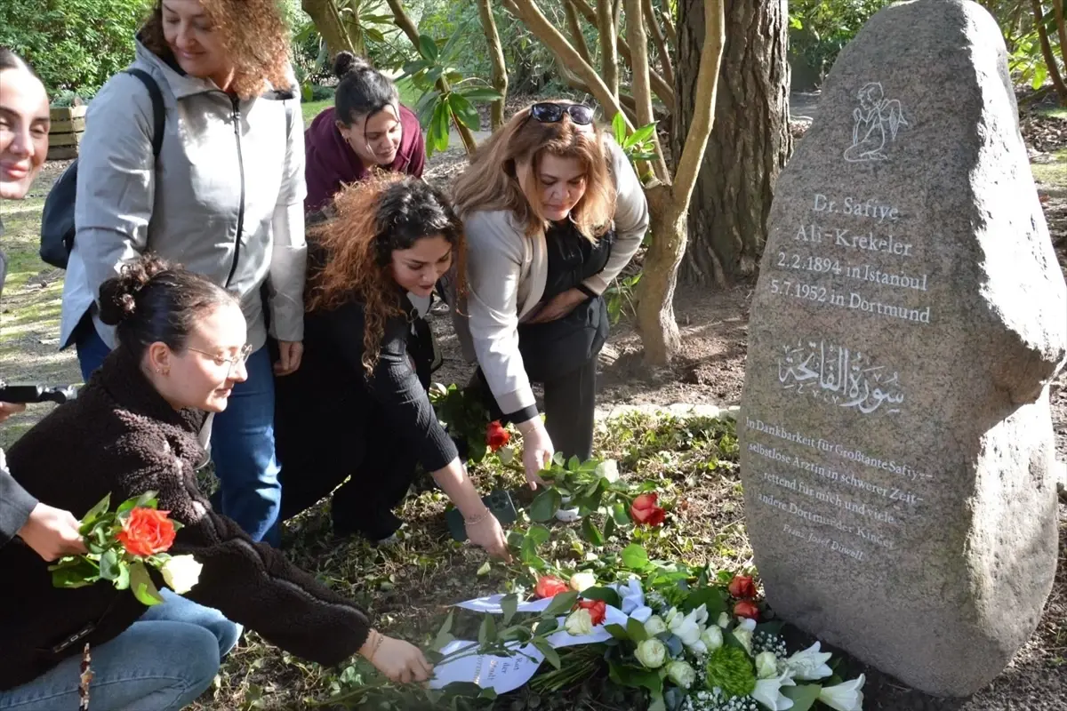 Dortmund’da Kadınlar Günü Anısına Dr. Safiye Ali’nin Kabri Ziyareti