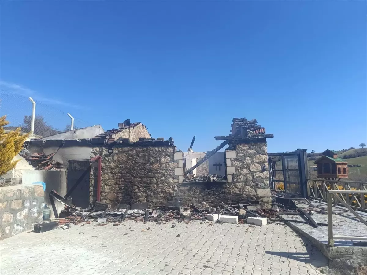 Uşak Banaz’da Bağ Evinde Çıkan Yangın Kontrol Altına Alındı