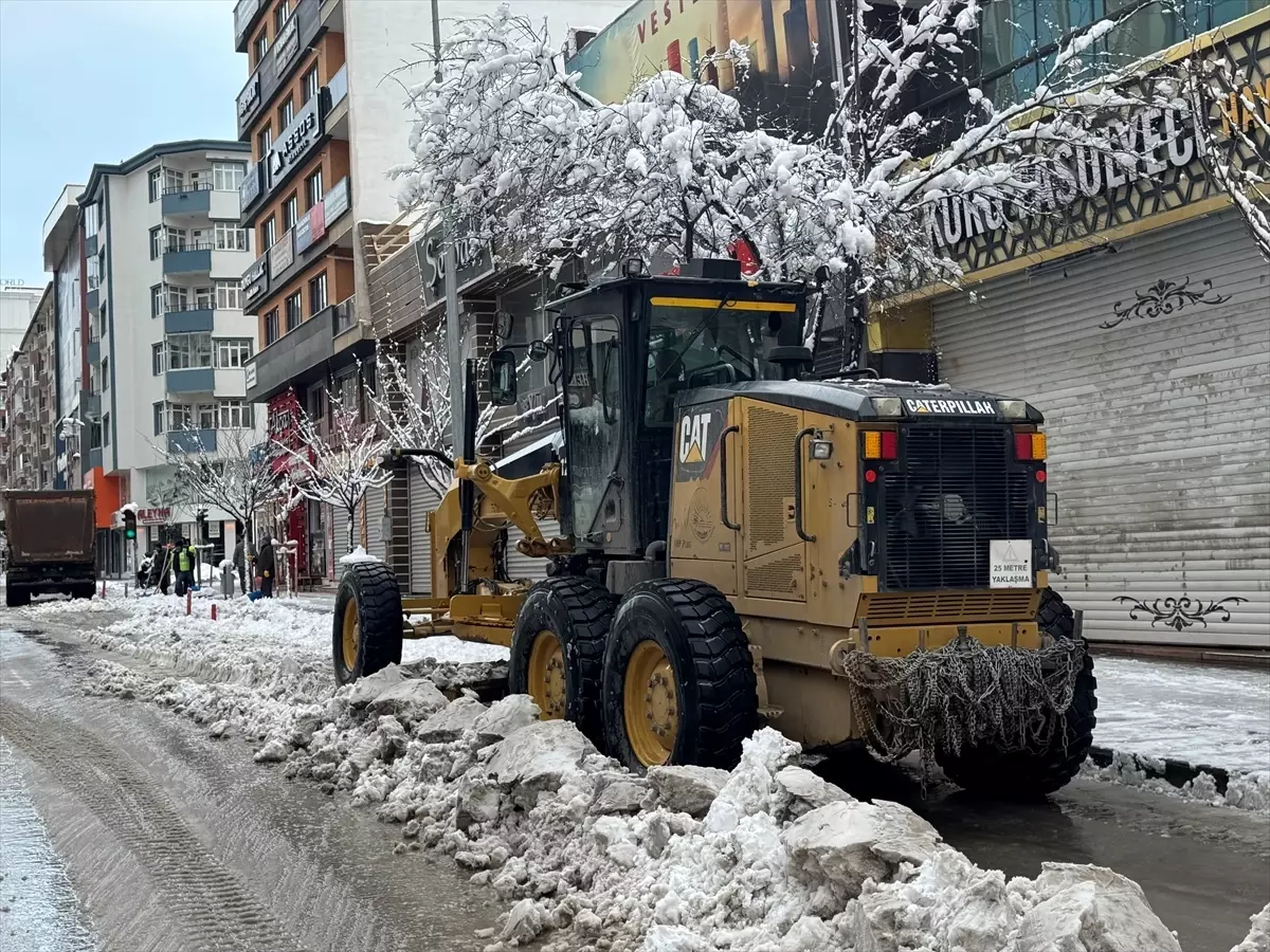 Doğu Anadolu’da Kar Fırtınası: 758 Köy ve Kasabada Ulaşım Krizi