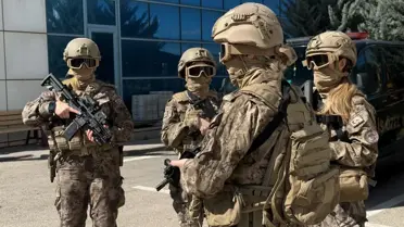 Kadın PÖH polislerinin görev anı