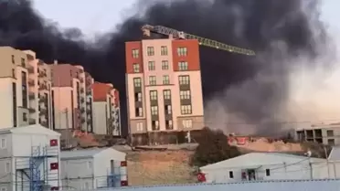 Yangın sırasında itfaiye araçları