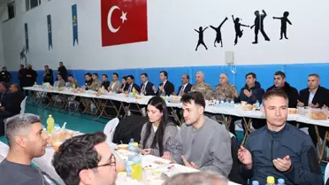 İftar sofrası ve katılımcılar