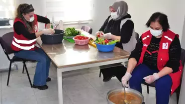 İftar yemeği dağıtım anı