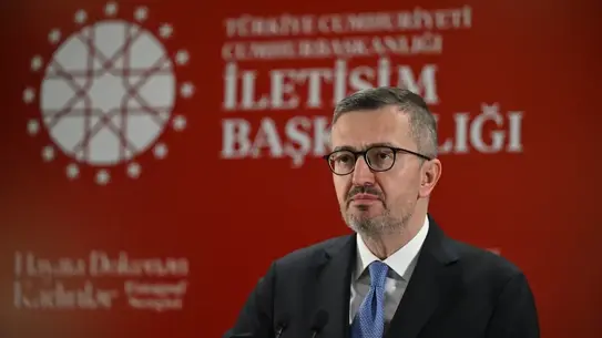 Duran ve kadın temsilcisi