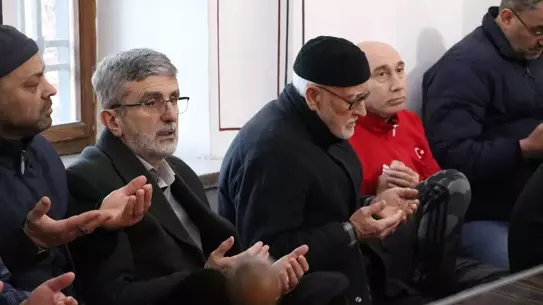 Tören alanındaki kalabalık