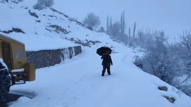 Karla kaplı Sason köy yolu