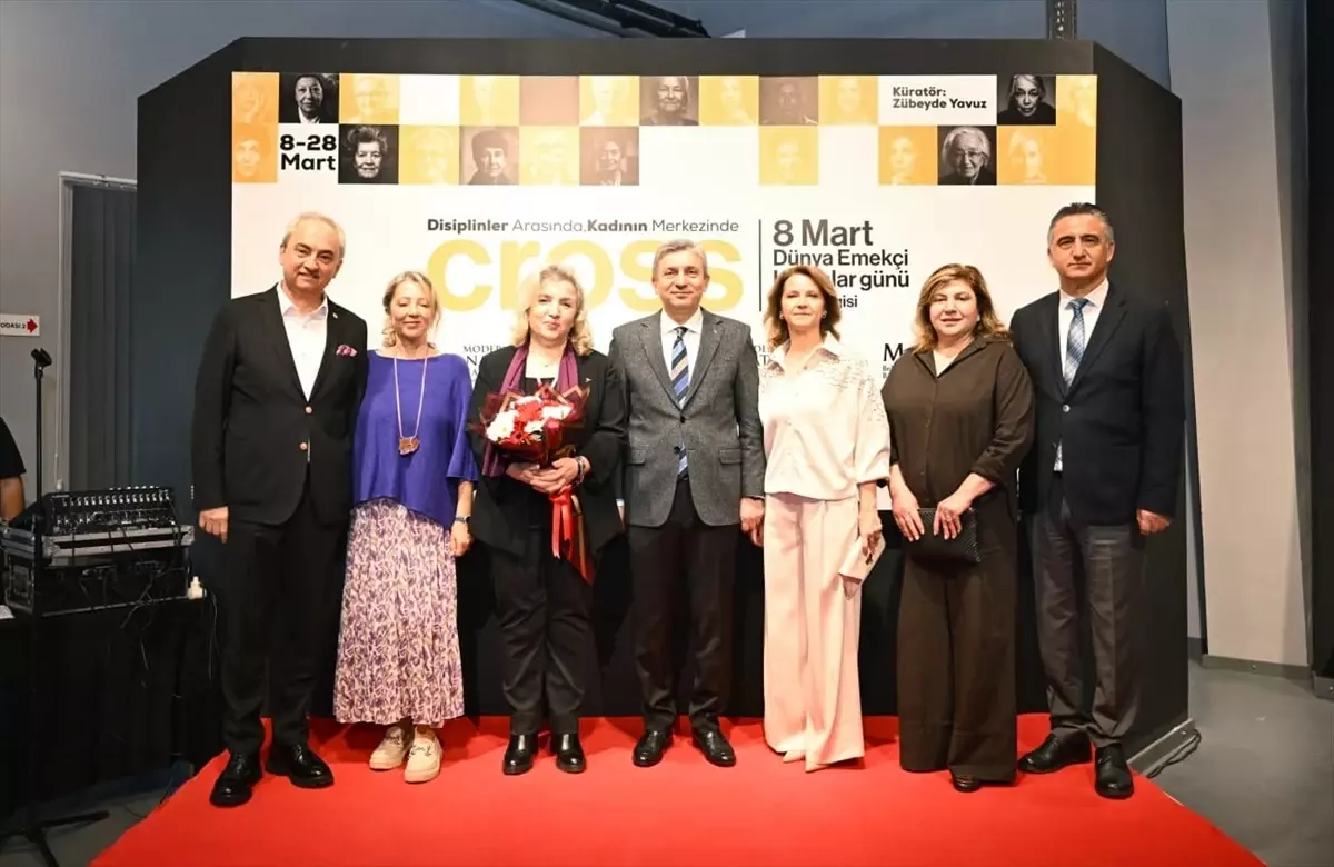 Antalya’da Kadın Sanatçılara Özel Sergi: 21 Yaratıcı Eser Açıldı